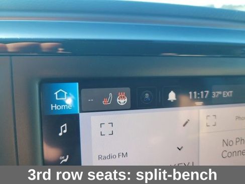 Used 2023 Chrysler Voyager LX image 10