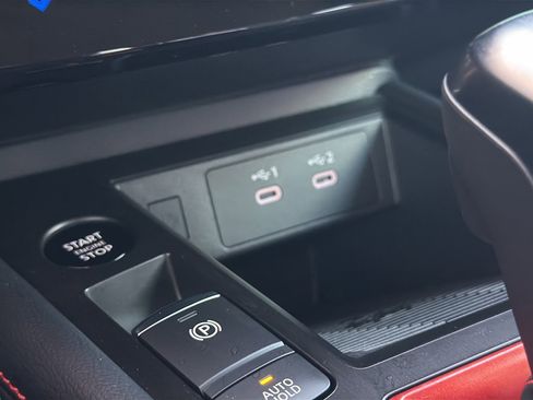 Certified 2025 Nissan Kicks SR image 28