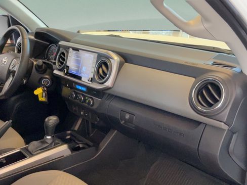 Used 2022 Toyota Tacoma SR5 RWD image 32