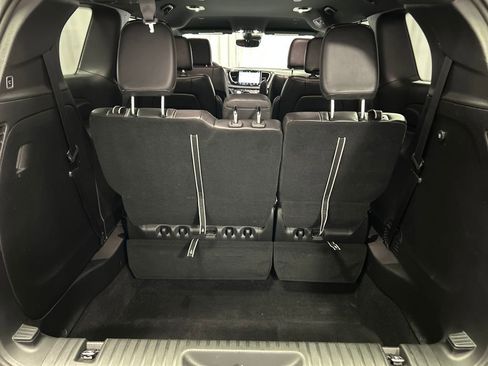 Used 2026 Chrysler Pacifica Select image 25