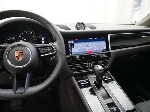 Certified 2023 Porsche Macan AWD/4WD image 19