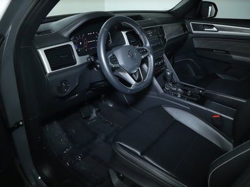 Used 2022 Volkswagen Atlas Cross Sport SE image 18
