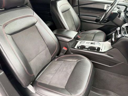 Certified 2023 Ford Explorer ST-Line w/ Class IV Trailer Tow Package image 25