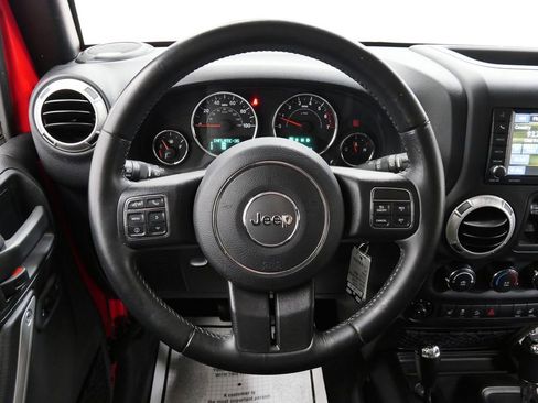 Used 2018 Jeep Wrangler Unlimited Sahara w/ Connectivity Group AWD/4WD image 21