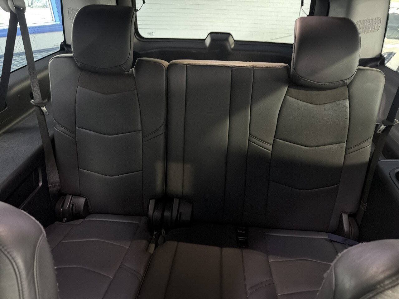 Used 2020 Cadillac Escalade ESV Premium Luxury AWD/4WD image 19