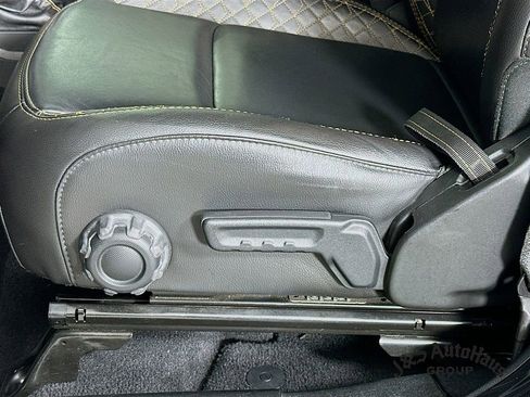 Used 2020 Jeep Wrangler Unlimited Sahara image 24