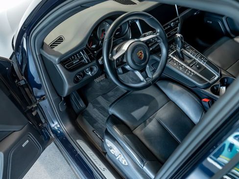 Certified 2021 Porsche Macan S AWD/4WD image 4