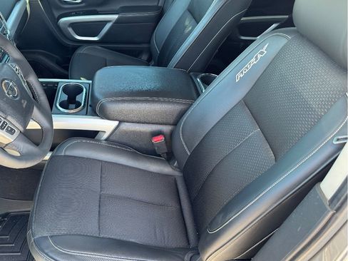 Used 2017 Nissan Titan PRO-4X image 10