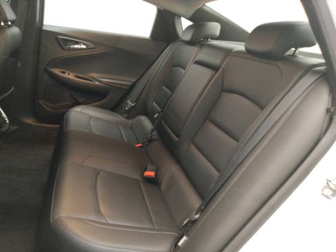 Used 2018 Chevrolet Malibu LT w/ Leather Package FWD image 18