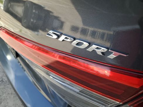 Used 2022 Honda Civic Sport image 11