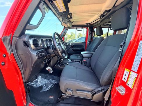 Used 2018 Jeep Wrangler Unlimited Sport S AWD/4WD image 14