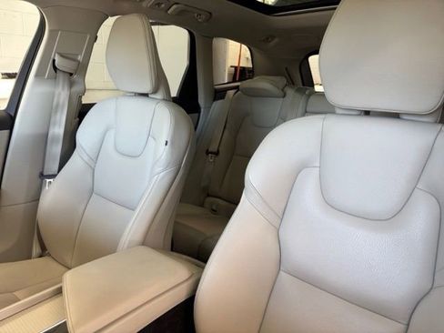 Used 2019 Volvo XC60 T6 Momentum w/ Advanced Package AWD/4WD image 23