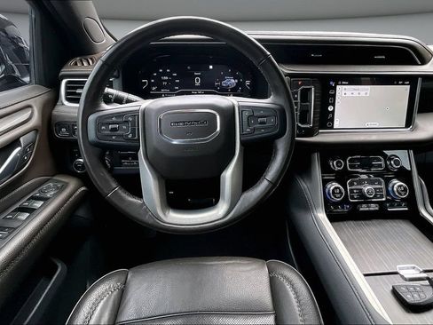 Used 2022 GMC Yukon Denali w/ Denali Premium Package AWD/4WD image 8