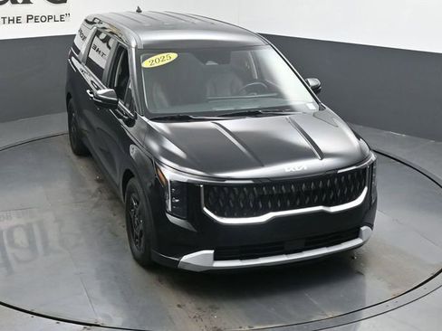 Used 2025 Kia Carnival FWD image 46