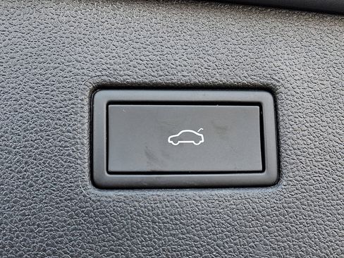 Used 2024 Volkswagen Tiguan Wolfsburg Edition image 29