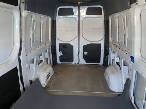 Used 2021 Mercedes-Benz Sprinter 2500 w/ Premium Plus Package image 11