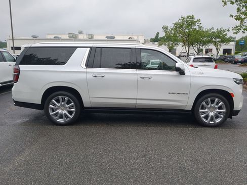 Certified 2024 Chevrolet Suburban High Country w/ Advanced Technology Package AWD/4WD image 11
