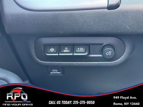 Used 2024 GMC Terrain AT4 w/ GMC Pro Grade Package AWD/4WD image 32