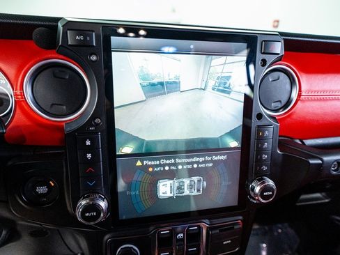 Used 2021 Jeep Gladiator Sport image 45