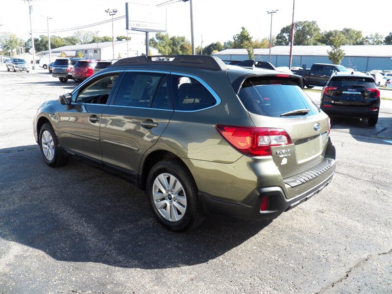Used 2019 Subaru Outback 2.5i Premium AWD/4WD image 3