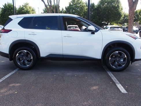 Used 2026 Nissan Rogue SV FWD image 8