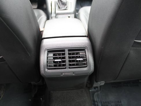 Used 2017 Volkswagen Golf SE image 27