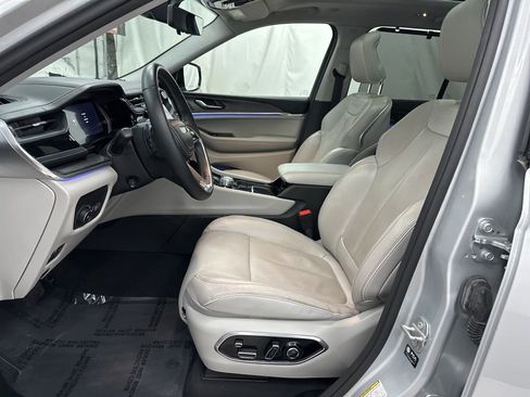 Used 2022 Jeep Grand Cherokee Overland w/ Luxury Tech Group IV image 20