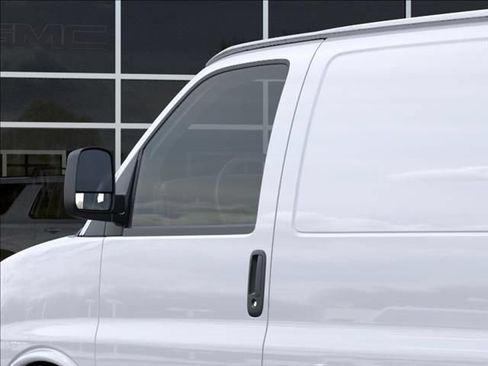 New 2026 GMC Savana 3500 w/ Driver Convenience Package RWD image 14