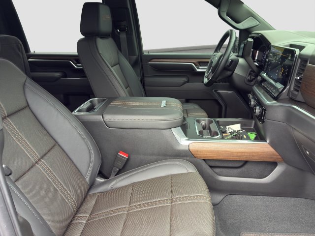Used 2026 Chevrolet Silverado 2500 High Country w/ High Country Premium Package AWD/4WD image 9