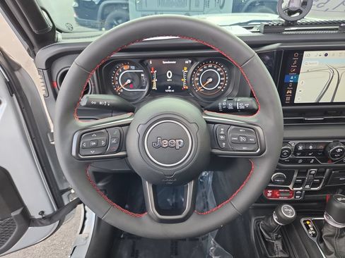 Used 2024 Jeep Wrangler Unlimited Rubicon AWD/4WD image 23