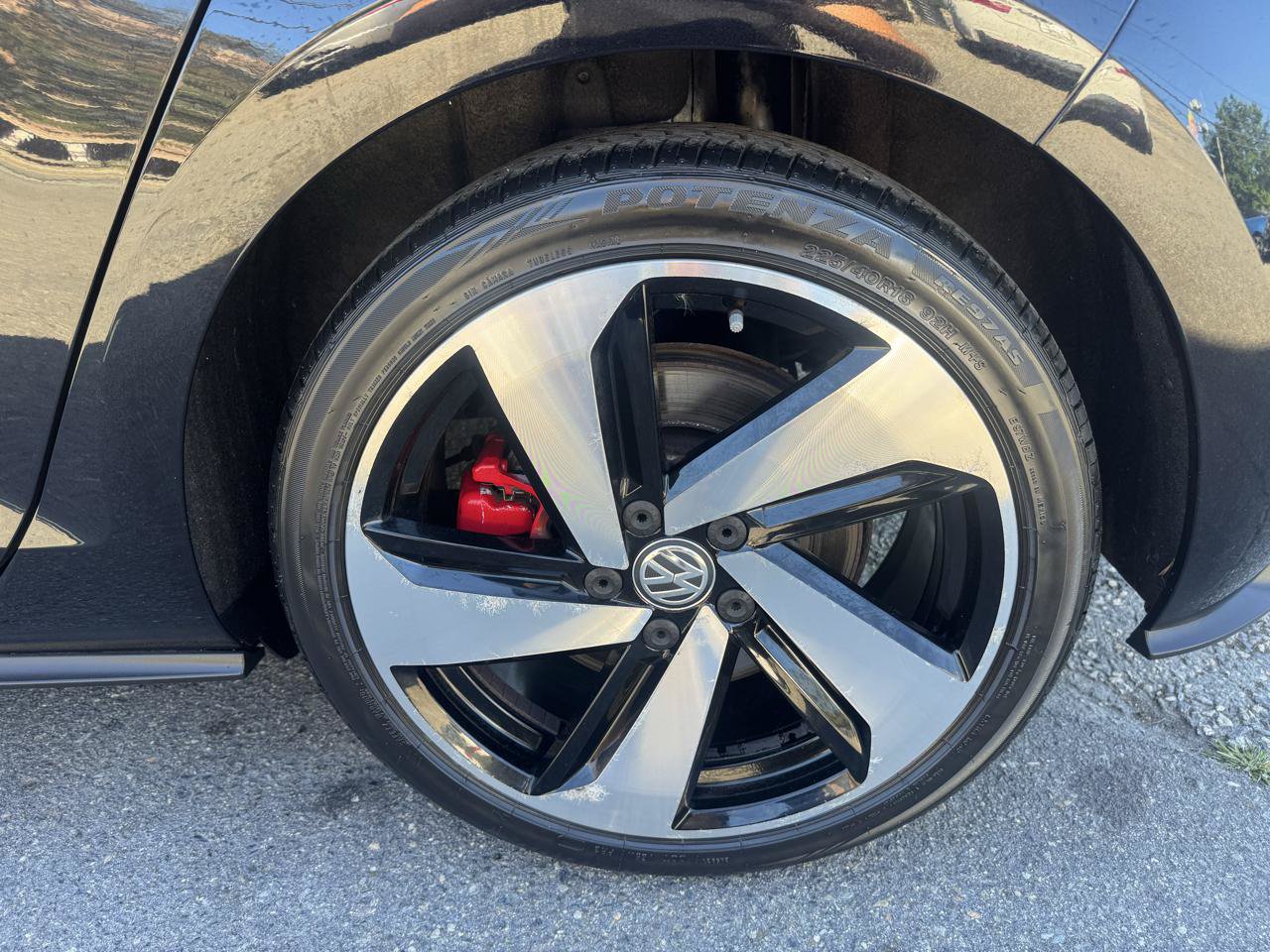 Used 2020 Volkswagen GTI SE FWD image 28