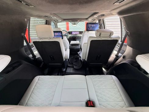 Used 2025 Cadillac Escalade V AWD/4WD image 40
