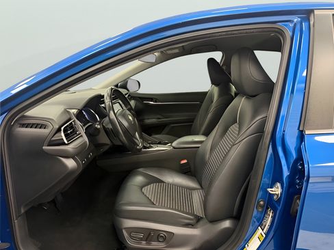 Used 2019 Toyota Camry SE FWD image 12