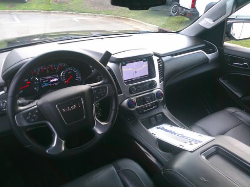 Used 2018 GMC Yukon SLT image 30