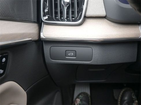 New 2026 Volvo XC90 B5 Plus w/ Protection Package Premier image 29