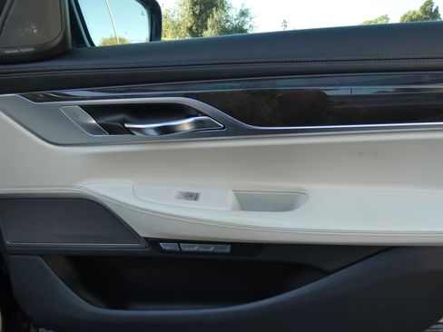 Used 2016 BMW 750i xDrive image 29