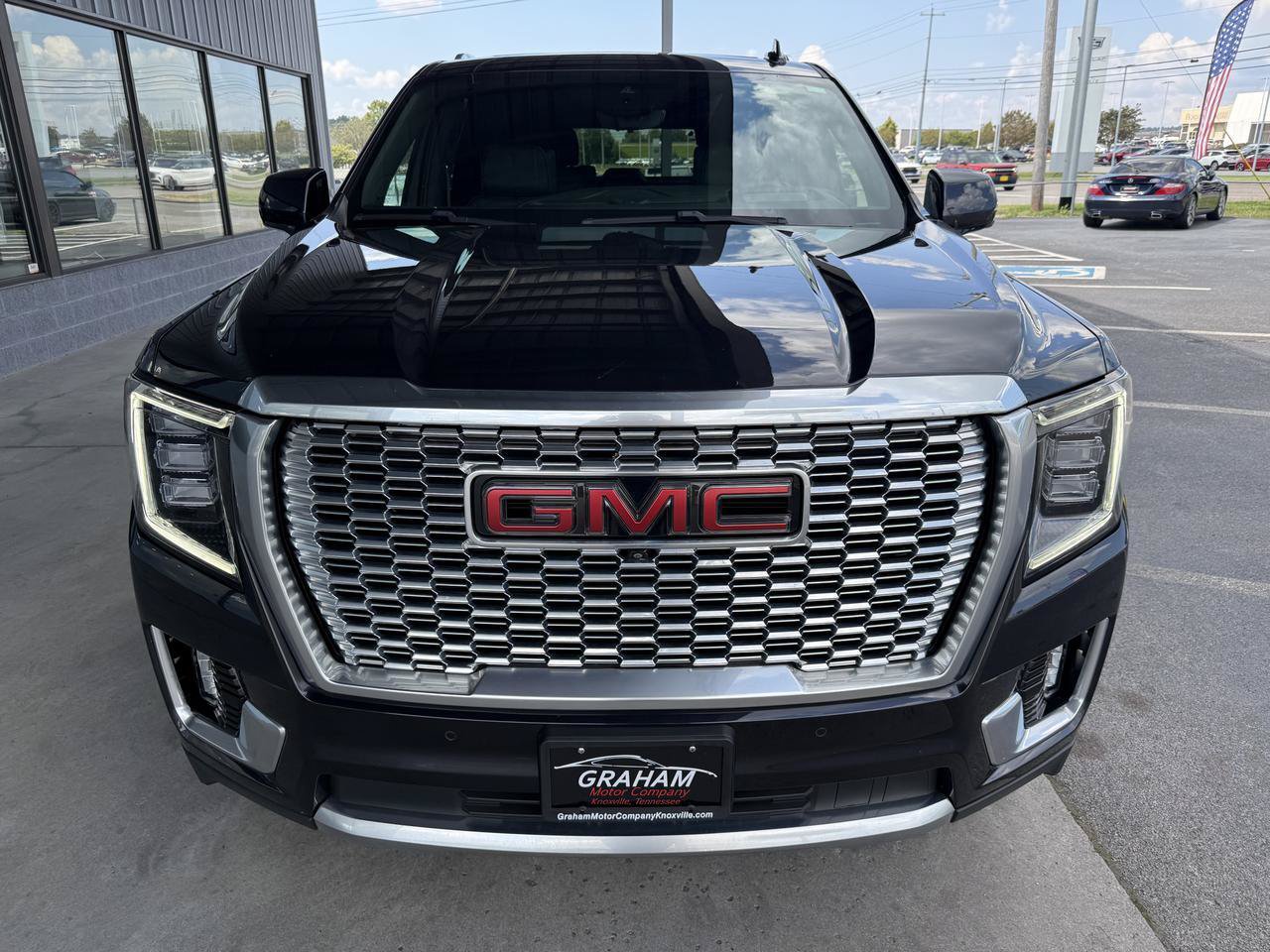 Used 2024 GMC Yukon Denali w/ Advanced Technology Package AWD/4WD image 2