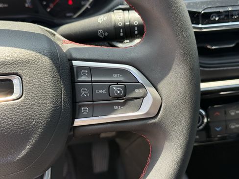 Used 2025 Jeep Compass Trailhawk AWD/4WD image 19