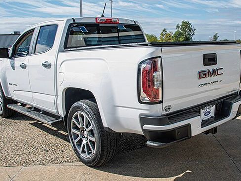 Used 2022 GMC Canyon Denali image 3