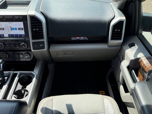 Used 2020 Ford F150 Lariat RWD image 11
