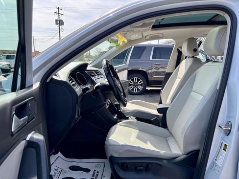 Used 2018 Volkswagen Tiguan SEL AWD/4WD image 2