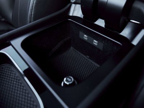 Used 2022 Bentley Bentayga image 61