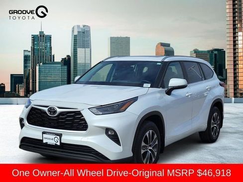 Used 2025 Toyota Highlander XLE image 1