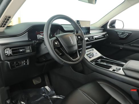 Used 2023 Lincoln Aviator 2WD w/ Premium Package image 4