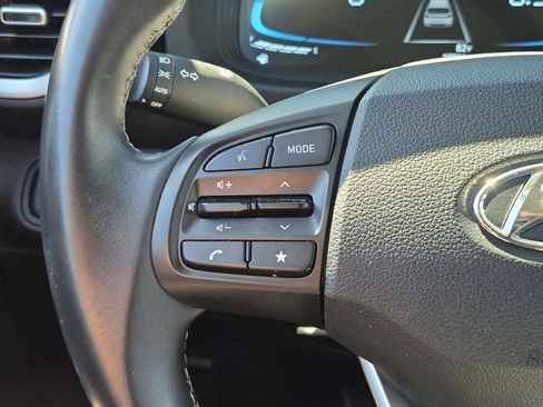 Used 2025 Hyundai Venue SEL FWD image 21