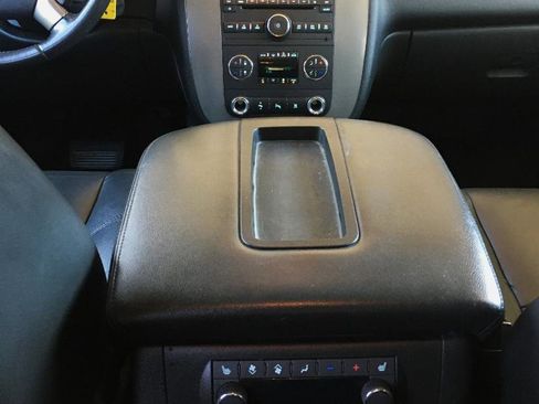 Used 2011 GMC Yukon SLT w/ SLT-2 Equipment Package image 24