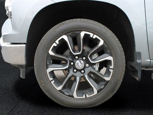 Used 2024 Chevrolet Silverado 1500 LT image 11