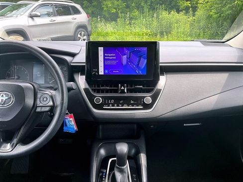 Used 2024 Toyota Corolla LE FWD image 18