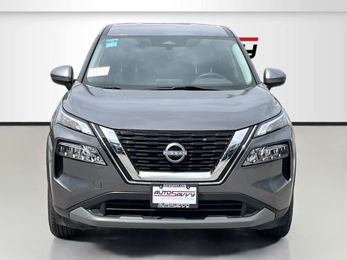 Used 2023 Nissan Rogue SV image 2