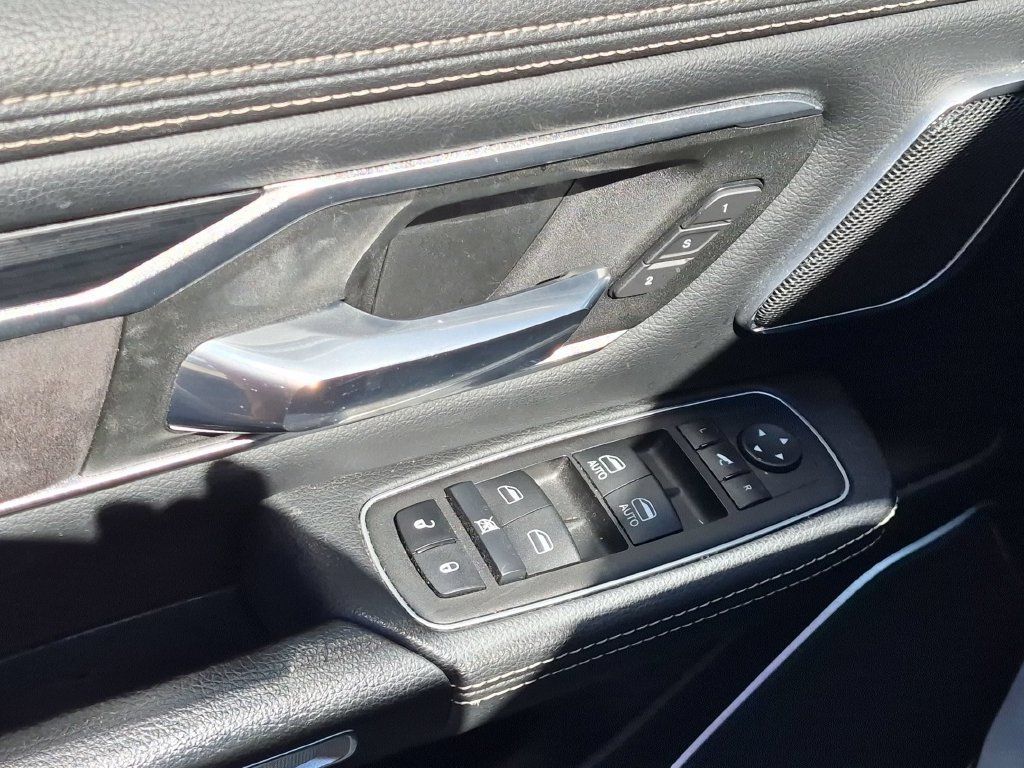 Used 2023 RAM 1500 Laramie AWD/4WD image 7